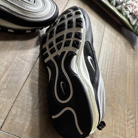 Men's Size 10.5- Nike Air Max 97 Black Metallic Silver DM0027-001 - Picture 3 of 5